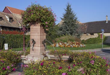 La fontaine dans le village